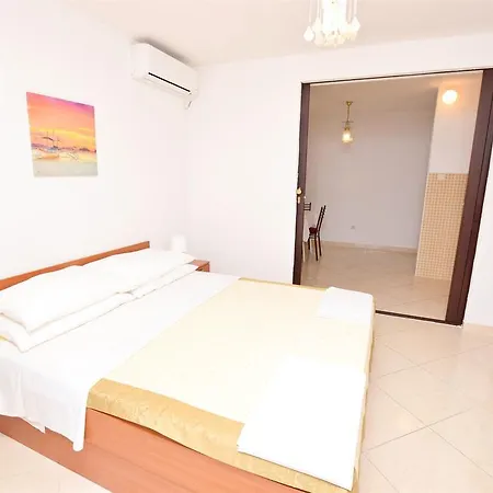 Dubravka アパート *