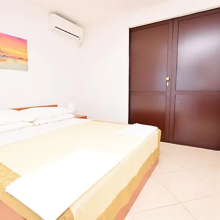 Dubravka アパート ピサック